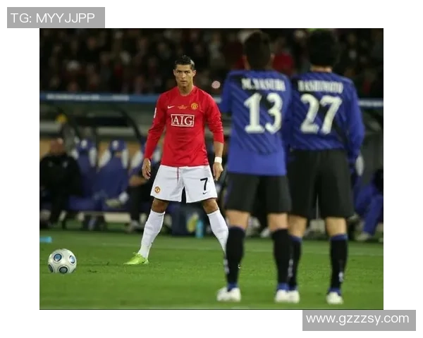 安东尼展现自信站姿足球场上锋芒毕露彰显球场霸气与专注神态 安东尼展现自信站姿足球场上锋芒毕露彰显球场霸气与专注神态