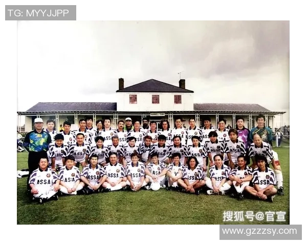 足球巨星表哥的传奇人生与绿茵场上的光辉岁月解析